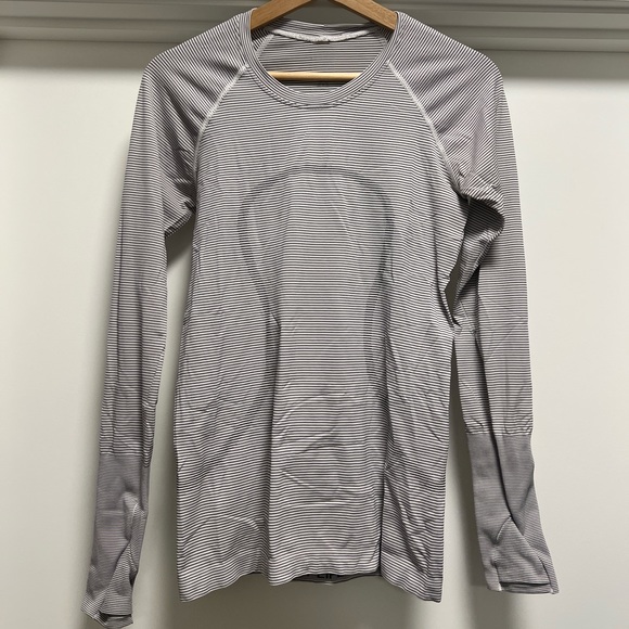 Lululemon long sleeve shirt - Picture 1 of 3
